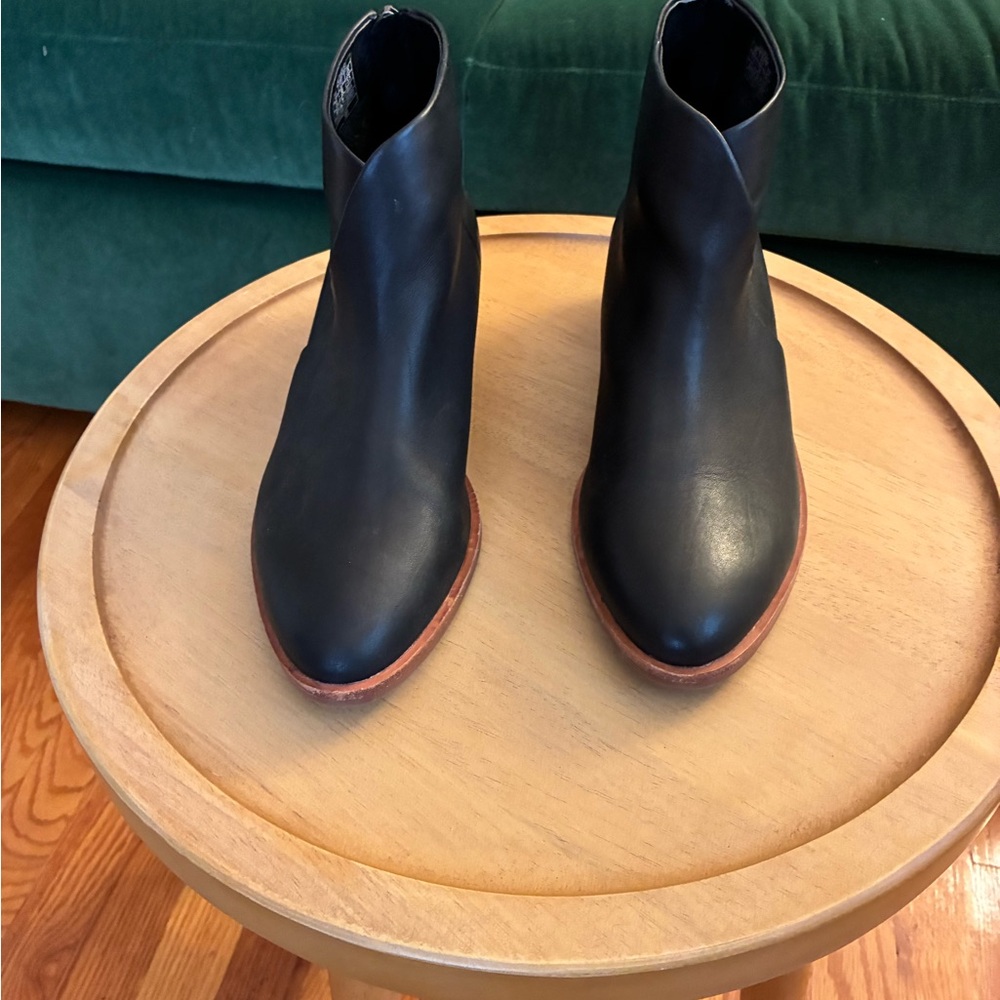 Soludos Venetian Black Ankle Boots, size 7.5 - Picture 4 of 7